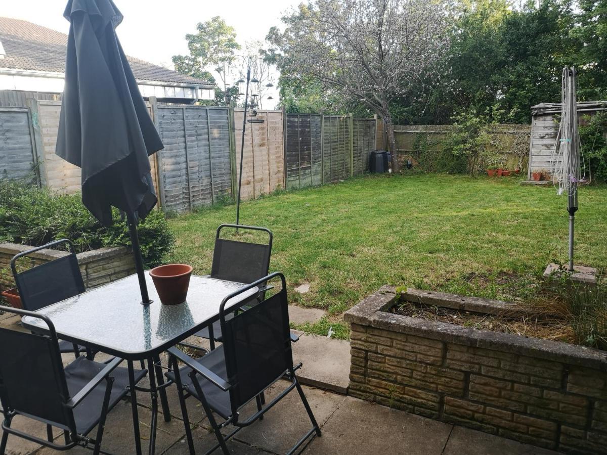 Contractor Accommodation- Central Mk Location Spacious Garden Fast Wifi Parking Milton Keynes Luaran gambar